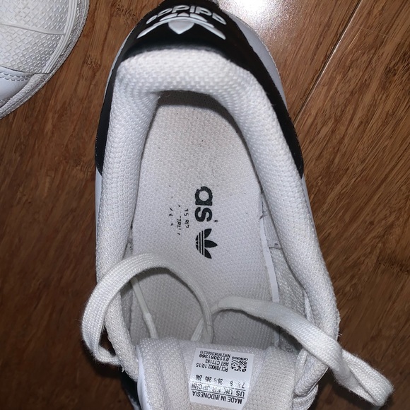 Adidas Superstars - Picture 6 of 6